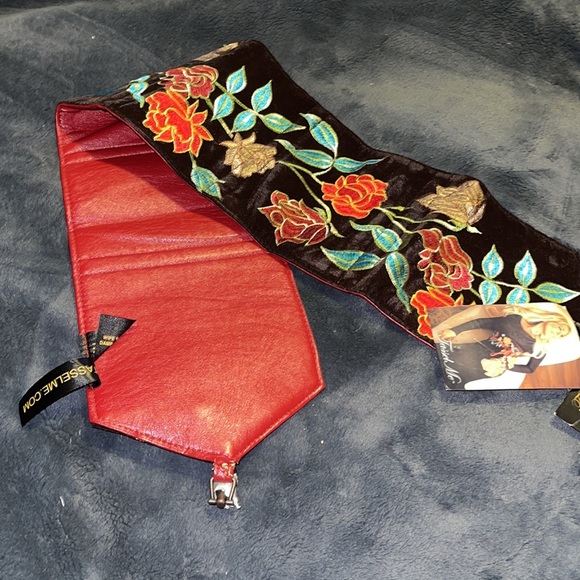 Belt - Picture 2 of 4